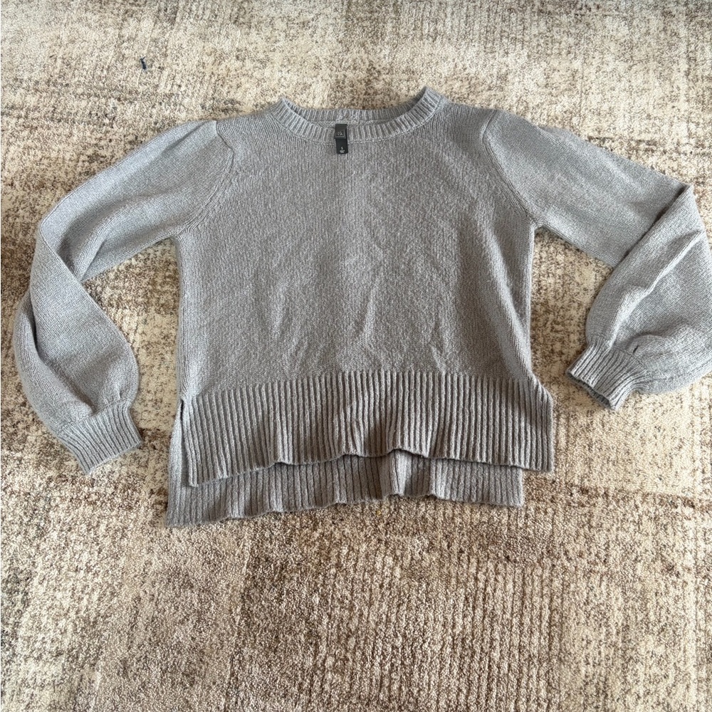ALYA button back sweater